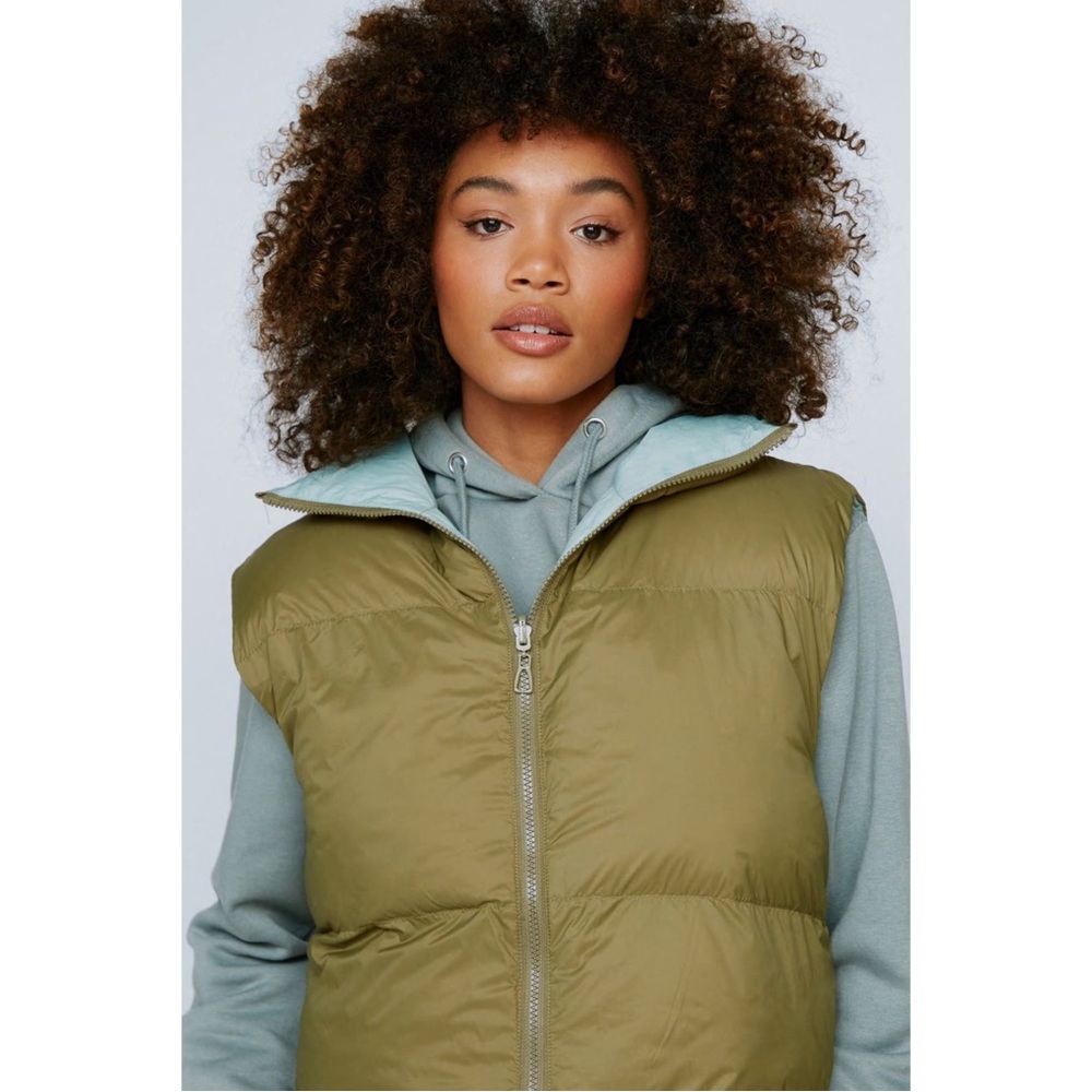 Nasty Gal Green & Blue Reversible Puffer Vest Size 4